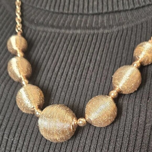 Gold Tone Graduated Thread Ball Necklace Statement Textured Bead Chain - Picture 4 of 6